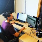 Técnico de NEXAR dando soporte informático remoto a una empresa